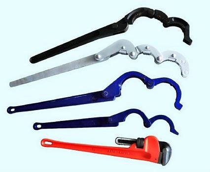 ابزارهای حفاری در اندازه های مختلف برای بازیابی میله لوله حفاری